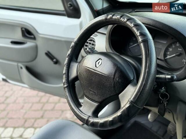 Белый Рено Кенгу, объемом двигателя 1.4 л и пробегом 264 тыс. км за 2999 $, фото 50 на Automoto.ua
