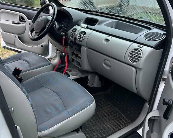 Белый Рено Кенгу, объемом двигателя 1.5 л и пробегом 350 тыс. км за 4200 $, фото 11 на Automoto.ua