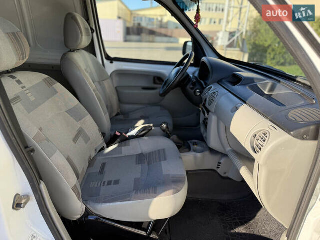 Белый Рено Кенгу, объемом двигателя 1.5 л и пробегом 266 тыс. км за 3199 $, фото 44 на Automoto.ua