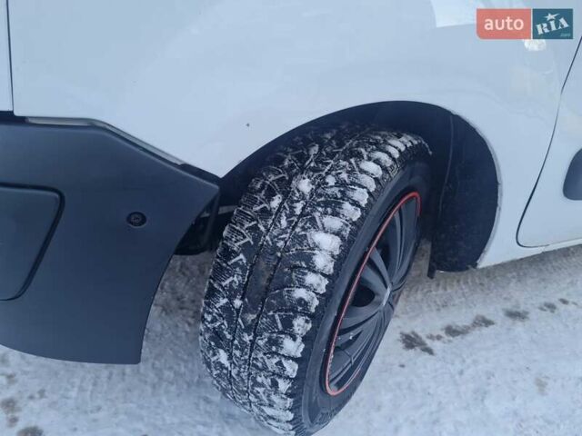 Білий Рено Кєнгу, об'ємом двигуна 1.46 л та пробігом 250 тис. км за 3800 $, фото 15 на Automoto.ua