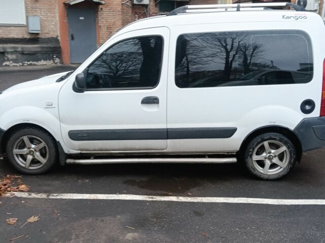 Белый Рено Кенгу, объемом двигателя 0 л и пробегом 323 тыс. км за 5215 $, фото 7 на Automoto.ua