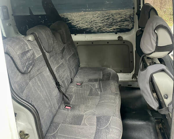 Белый Рено Кенгу, объемом двигателя 1.46 л и пробегом 250 тыс. км за 3350 $, фото 11 на Automoto.ua