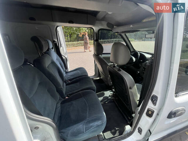 Белый Рено Кенгу, объемом двигателя 1.46 л и пробегом 260 тыс. км за 4199 $, фото 14 на Automoto.ua
