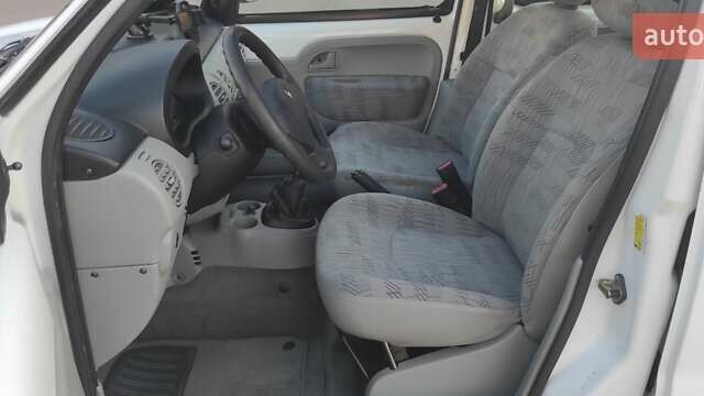 Белый Рено Кенгу, объемом двигателя 1.2 л и пробегом 187 тыс. км за 4803 $, фото 19 на Automoto.ua