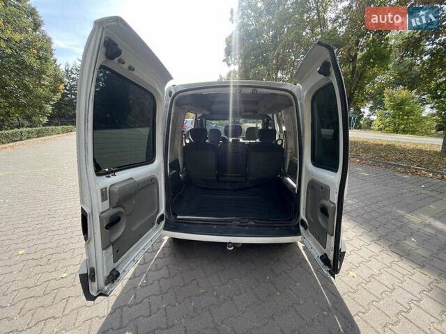 Белый Рено Кенгу, объемом двигателя 1.46 л и пробегом 260 тыс. км за 4199 $, фото 15 на Automoto.ua