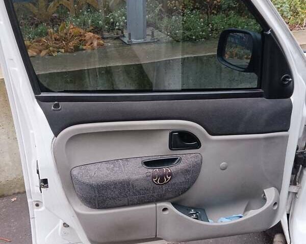 Белый Рено Кенгу, объемом двигателя 1.5 л и пробегом 323 тыс. км за 5200 $, фото 13 на Automoto.ua