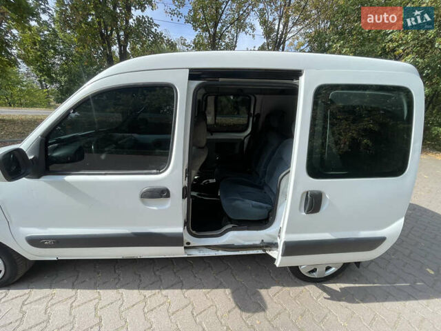 Белый Рено Кенгу, объемом двигателя 1.46 л и пробегом 260 тыс. км за 4199 $, фото 13 на Automoto.ua