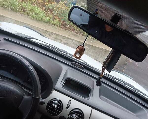 Белый Рено Кенгу, объемом двигателя 1.5 л и пробегом 323 тыс. км за 5200 $, фото 22 на Automoto.ua