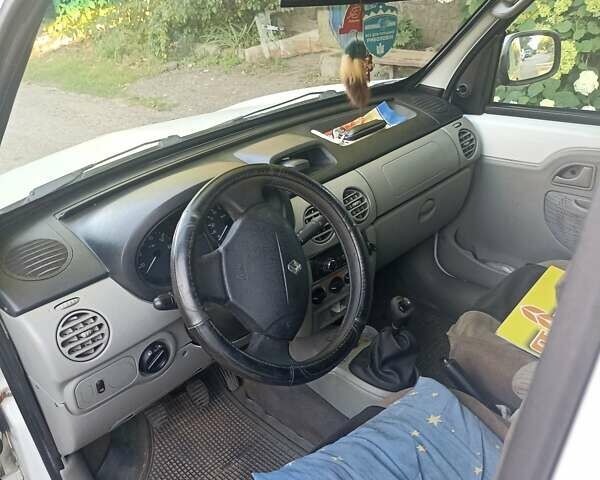 Белый Рено Кенгу, объемом двигателя 1.39 л и пробегом 310 тыс. км за 3100 $, фото 4 на Automoto.ua