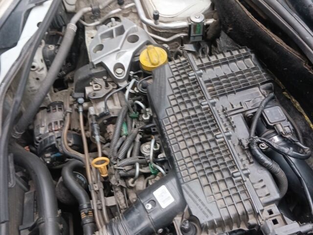 Белый Рено Кенгу, объемом двигателя 0 л и пробегом 323 тыс. км за 5215 $, фото 6 на Automoto.ua