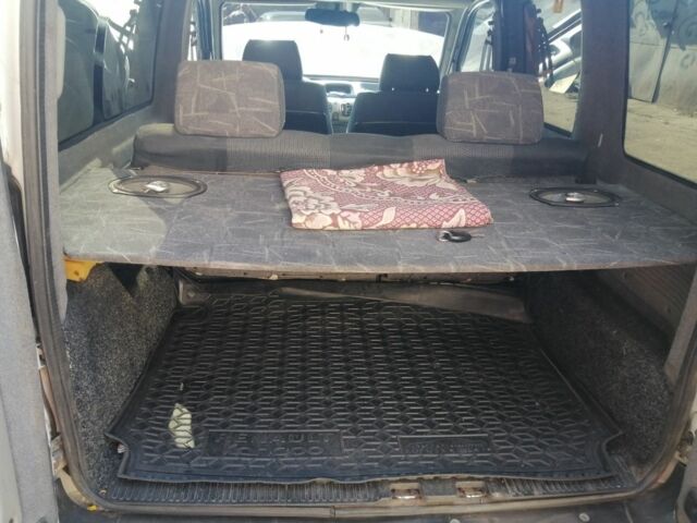 Рено Кєнгу 2006 у Кам'янське (Дніпродзержинськ) на Automoto.ua Білий Рено Кєнгу, об'ємом двигуна 1.5 л та пробігом 348 тис. км за 4200 $, фото 15 на Automoto.ua