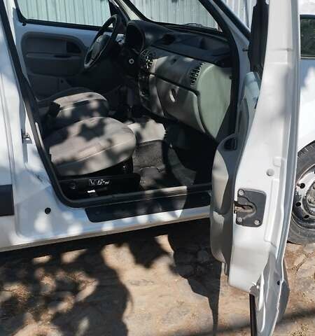 Белый Рено Кенгу, объемом двигателя 1.46 л и пробегом 210 тыс. км за 2800 $, фото 17 на Automoto.ua