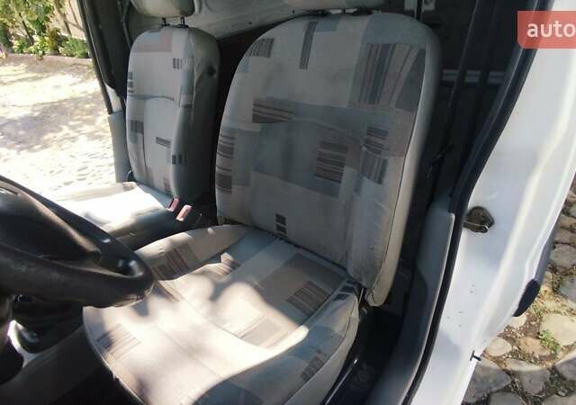 Белый Рено Кенгу, объемом двигателя 1.46 л и пробегом 210 тыс. км за 2800 $, фото 10 на Automoto.ua