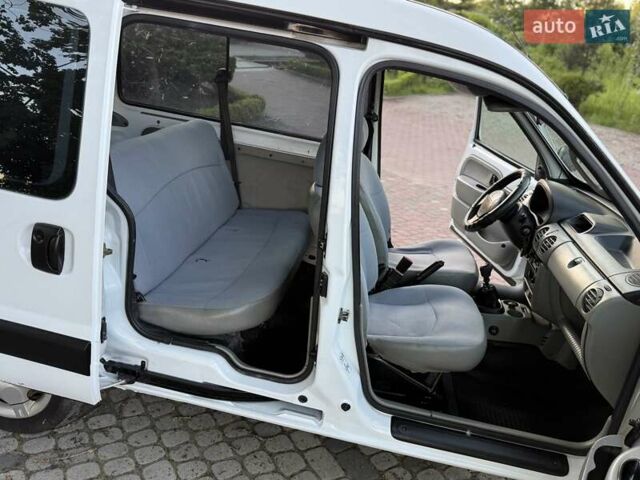 Белый Рено Кенгу, объемом двигателя 1.4 л и пробегом 264 тыс. км за 2999 $, фото 60 на Automoto.ua