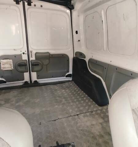 Белый Рено Кенгу, объемом двигателя 1.46 л и пробегом 210 тыс. км за 2800 $, фото 12 на Automoto.ua