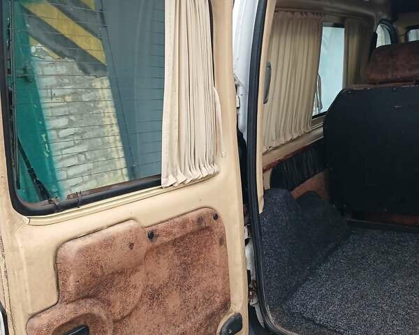 Белый Рено Кенгу, объемом двигателя 1.46 л и пробегом 239 тыс. км за 4500 $, фото 15 на Automoto.ua