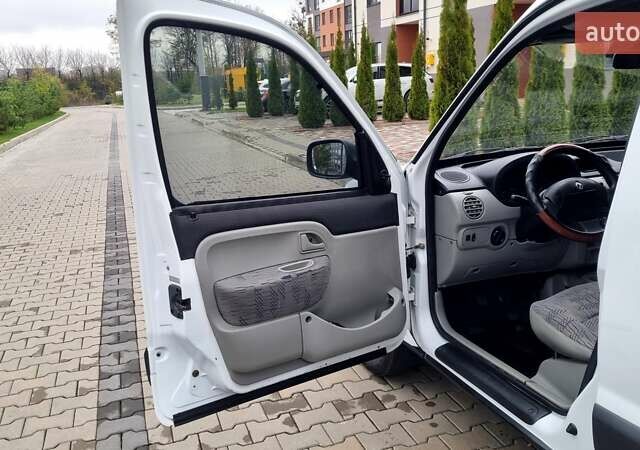 Білий Рено Кєнгу, об'ємом двигуна 1.46 л та пробігом 321 тис. км за 3550 $, фото 23 на Automoto.ua