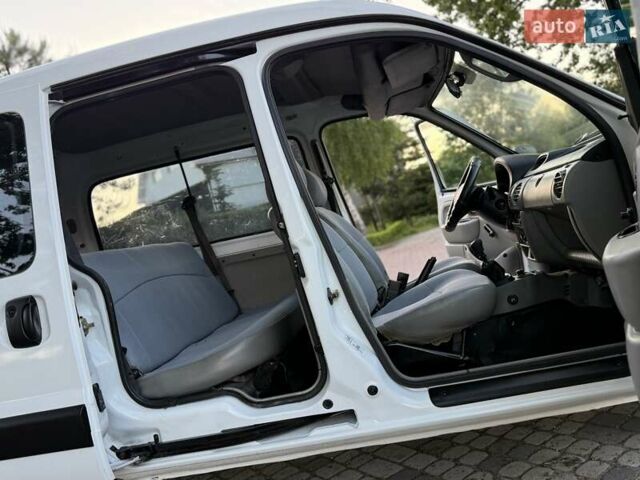 Белый Рено Кенгу, объемом двигателя 1.4 л и пробегом 264 тыс. км за 2999 $, фото 62 на Automoto.ua