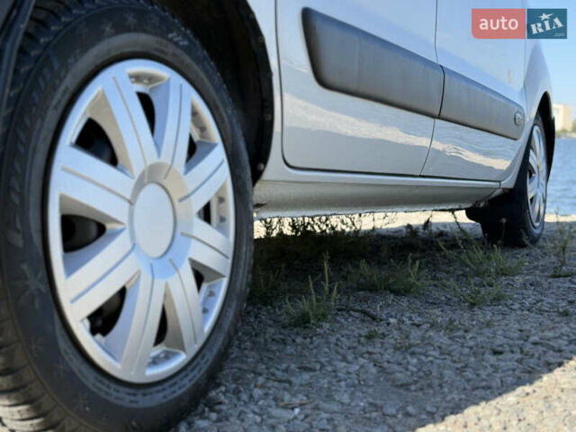 Білий Рено Кєнгу, об'ємом двигуна 1.46 л та пробігом 233 тис. км за 4399 $, фото 22 на Automoto.ua