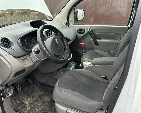 Білий Рено Кєнгу, об'ємом двигуна 1.5 л та пробігом 328 тис. км за 4500 $, фото 5 на Automoto.ua