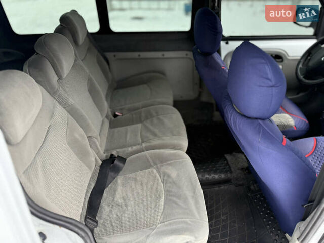 Белый Рено Кенгу, объемом двигателя 1.46 л и пробегом 330 тыс. км за 3750 $, фото 5 на Automoto.ua