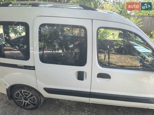 Белый Рено Кенгу, объемом двигателя 1.46 л и пробегом 200 тыс. км за 5100 $, фото 2 на Automoto.ua