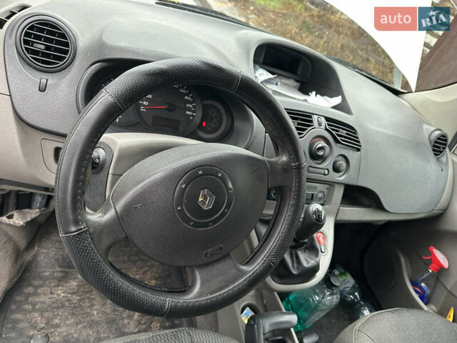 Білий Рено Кєнгу, об'ємом двигуна 1.5 л та пробігом 328 тис. км за 4500 $, фото 4 на Automoto.ua