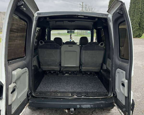 Белый Рено Кенгу, объемом двигателя 1.5 л и пробегом 261 тыс. км за 2950 $, фото 7 на Automoto.ua