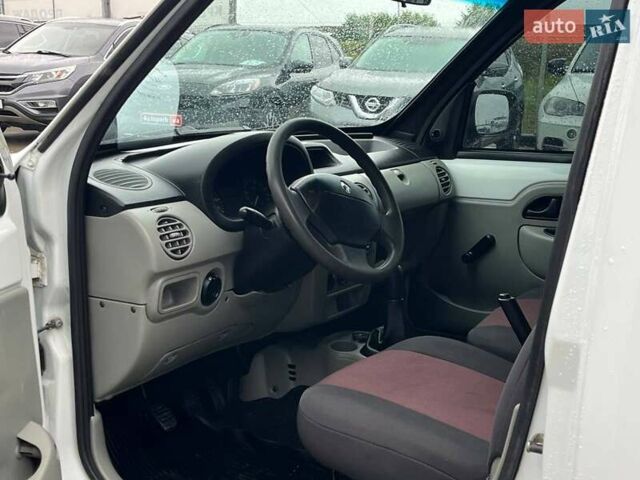 Белый Рено Кенгу, объемом двигателя 1.5 л и пробегом 212 тыс. км за 3700 $, фото 23 на Automoto.ua