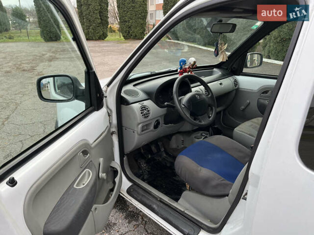 Белый Рено Кенгу, объемом двигателя 1.5 л и пробегом 261 тыс. км за 2950 $, фото 13 на Automoto.ua