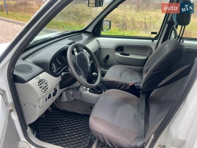 Белый Рено Кенгу, объемом двигателя 1.15 л и пробегом 262 тыс. км за 3550 $, фото 7 на Automoto.ua