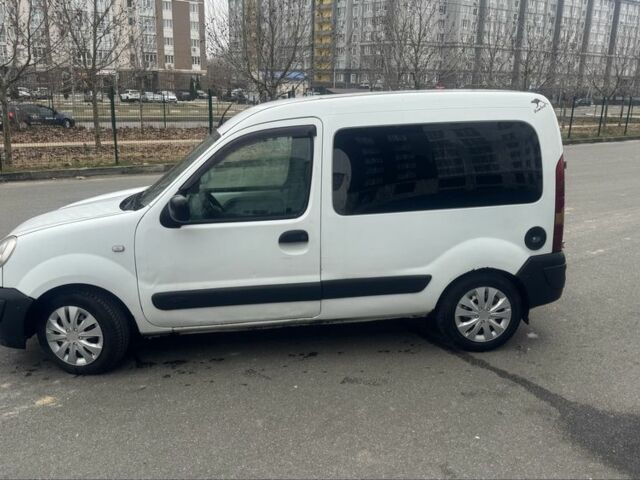 Белый Рено Кенгу, объемом двигателя 1.5 л и пробегом 320 тыс. км за 2300 $, фото 5 на Automoto.ua