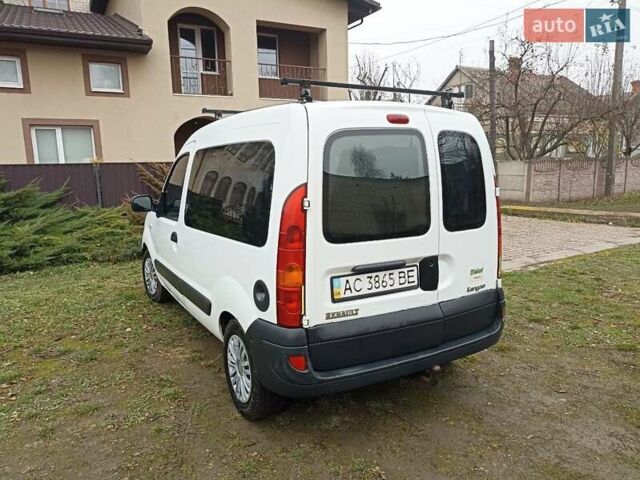 Белый Рено Кенгу, объемом двигателя 1.46 л и пробегом 300 тыс. км за 3999 $, фото 3 на Automoto.ua