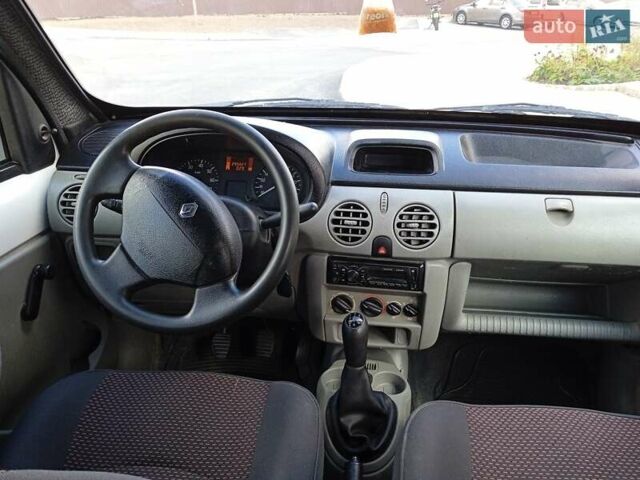Белый Рено Кенгу, объемом двигателя 1.46 л и пробегом 295 тыс. км за 4900 $, фото 6 на Automoto.ua