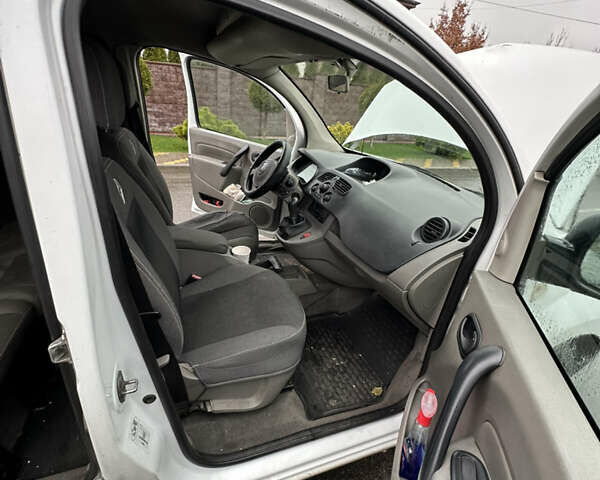 Білий Рено Кєнгу, об'ємом двигуна 1.5 л та пробігом 328 тис. км за 4500 $, фото 9 на Automoto.ua