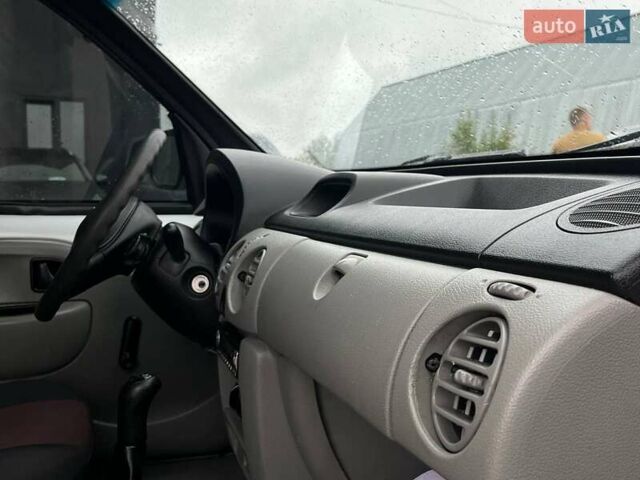 Белый Рено Кенгу, объемом двигателя 1.5 л и пробегом 212 тыс. км за 3700 $, фото 3 на Automoto.ua