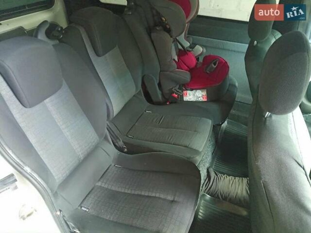 Белый Рено Кенгу, объемом двигателя 1.46 л и пробегом 230 тыс. км за 4100 $, фото 11 на Automoto.ua