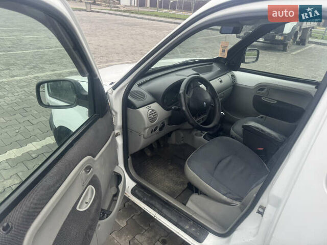 Белый Рено Кенгу, объемом двигателя 1.46 л и пробегом 330 тыс. км за 2300 $, фото 12 на Automoto.ua