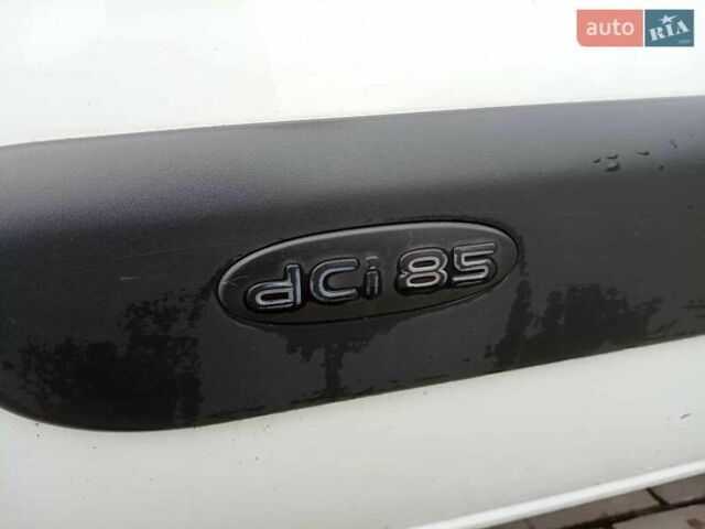 Белый Рено Кенгу, объемом двигателя 1.46 л и пробегом 230 тыс. км за 4100 $, фото 13 на Automoto.ua