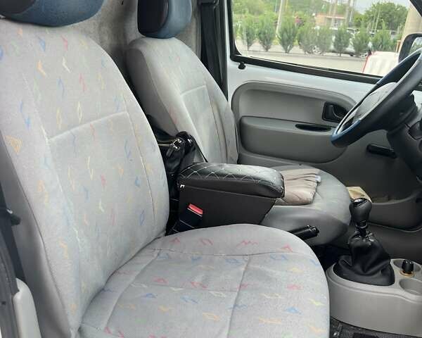 Белый Рено Кенгу, объемом двигателя 1.39 л и пробегом 363 тыс. км за 3600 $, фото 15 на Automoto.ua