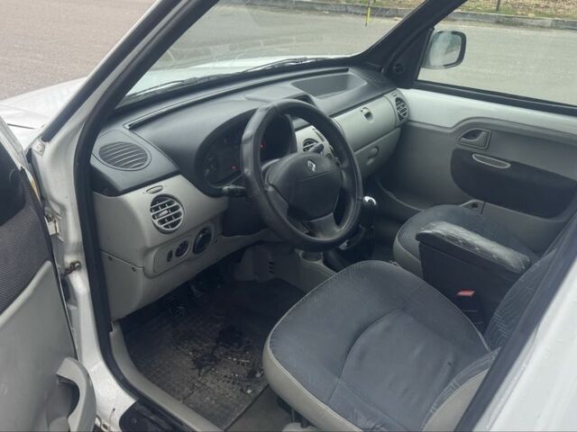 Белый Рено Кенгу, объемом двигателя 1.5 л и пробегом 320 тыс. км за 2300 $, фото 7 на Automoto.ua