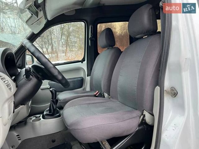 Белый Рено Кенгу, объемом двигателя 1.46 л и пробегом 262 тыс. км за 3900 $, фото 11 на Automoto.ua