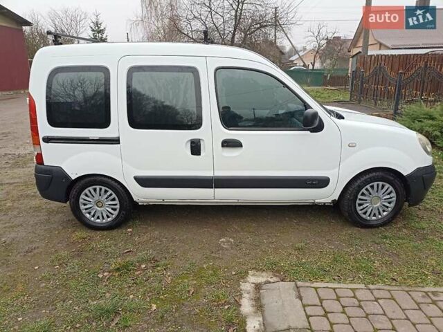 Белый Рено Кенгу, объемом двигателя 1.46 л и пробегом 300 тыс. км за 3999 $, фото 2 на Automoto.ua