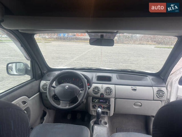 Белый Рено Кенгу, объемом двигателя 1.46 л и пробегом 330 тыс. км за 2300 $, фото 10 на Automoto.ua