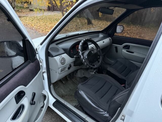 Рено Кенгу 2008 в Ахтырке на Automoto.ua Белый Рено Кенгу, объемом двигателя 1.5 л и пробегом 215 тыс. км за 3750 $, фото 10 на Automoto.ua