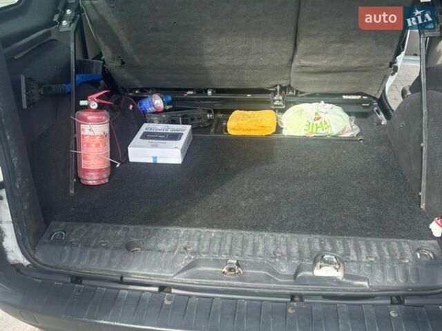 Белый Рено Кенгу, объемом двигателя 1.5 л и пробегом 380 тыс. км за 5700 $, фото 10 на Automoto.ua