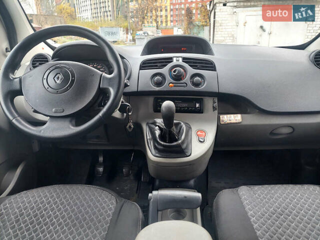 Белый Рено Кенгу, объемом двигателя 1.46 л и пробегом 300 тыс. км за 4750 $, фото 6 на Automoto.ua