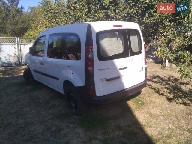 Белый Рено Кенгу, объемом двигателя 1.5 л и пробегом 447 тыс. км за 1750 $, фото 13 на Automoto.ua