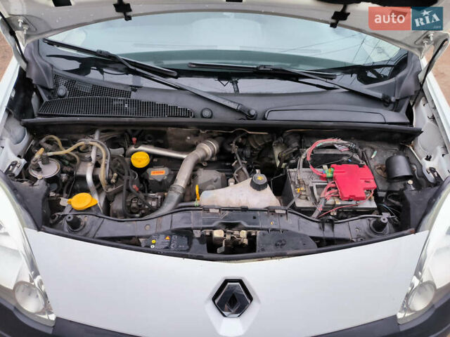 Рено Кенгу 2008 в Одессе на Automoto.ua Белый Рено Кенгу, объемом двигателя 1.5 л и пробегом 364 тыс. км за 5400 $, фото 18 на Automoto.ua