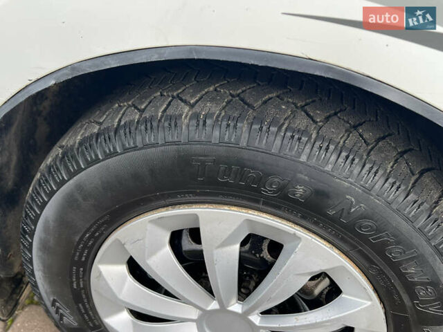 Белый Рено Кенгу, объемом двигателя 1.5 л и пробегом 268 тыс. км за 5300 $, фото 19 на Automoto.ua